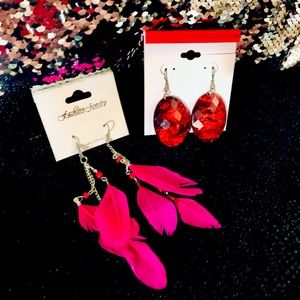 ⭐️ Vintage from the 90s pink punk feather earrings and pink rockstar earrings